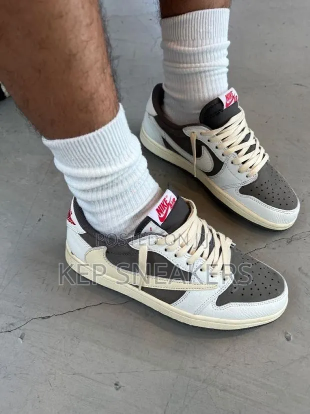 Nike Air Jordan 1 Low Travis Scott Reverse Mocha · Photo 4
