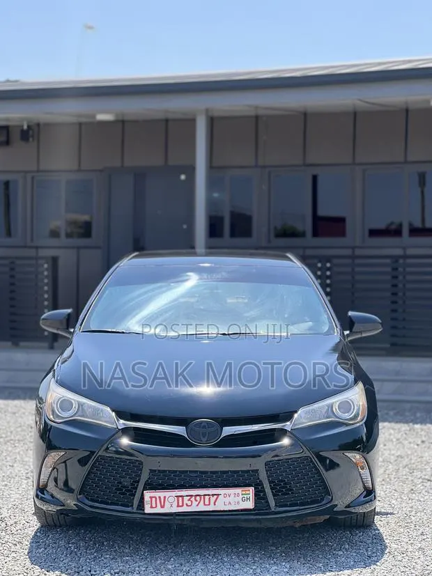 Toyota Camry LE 4dr Sedan (2.5L 4cyl 6A) 2016 Black · Photo 1
