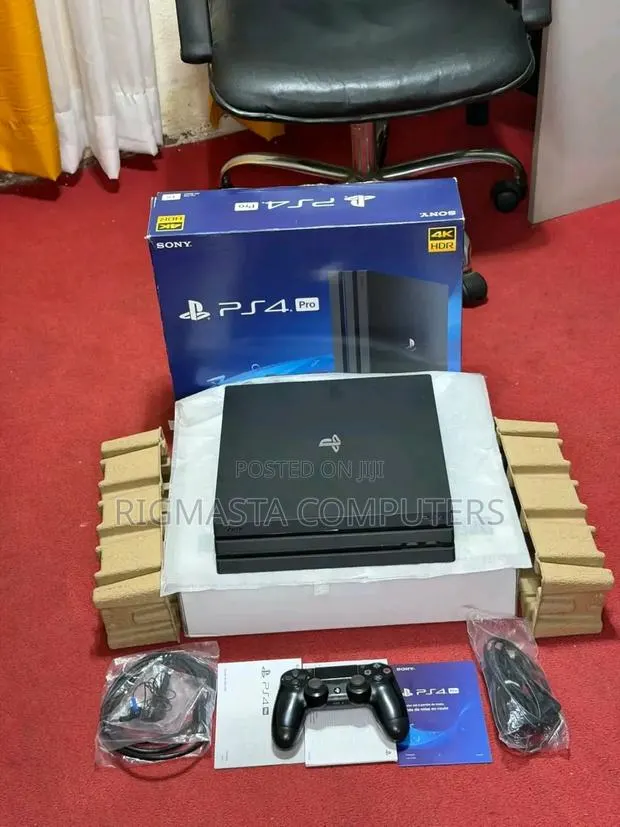 Ps4 Pro Black With Games · Photo 1