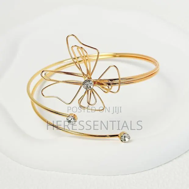 Fashionable Gold Arm Cuffs For Ladies · Photo 1