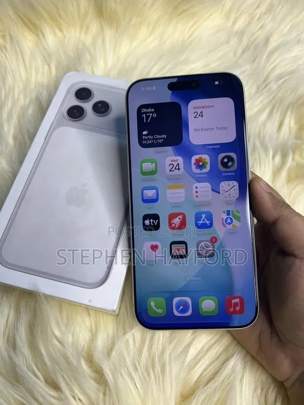 Apple iPhone 17 Pro Max 1 TB Silver · Photo 1
