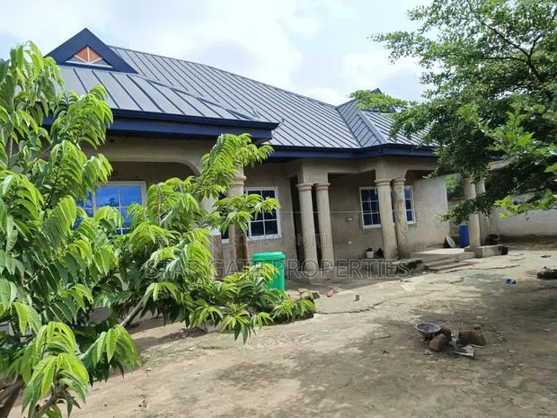 4bdrm House in Adesina Near Kenyasi, Kumasi Metropolitan for sale · Photo 1
