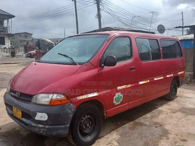 Toyota HiAce 2003 Red