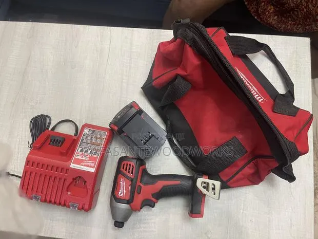 Raf Milwaukee Drill Machine · Photo 1