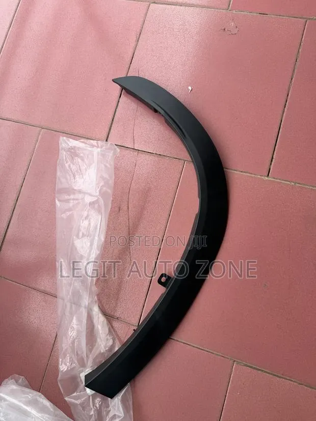 Toyota Highlander 2020,2021,2022,2023, Back Fender Moulding · Photo 1