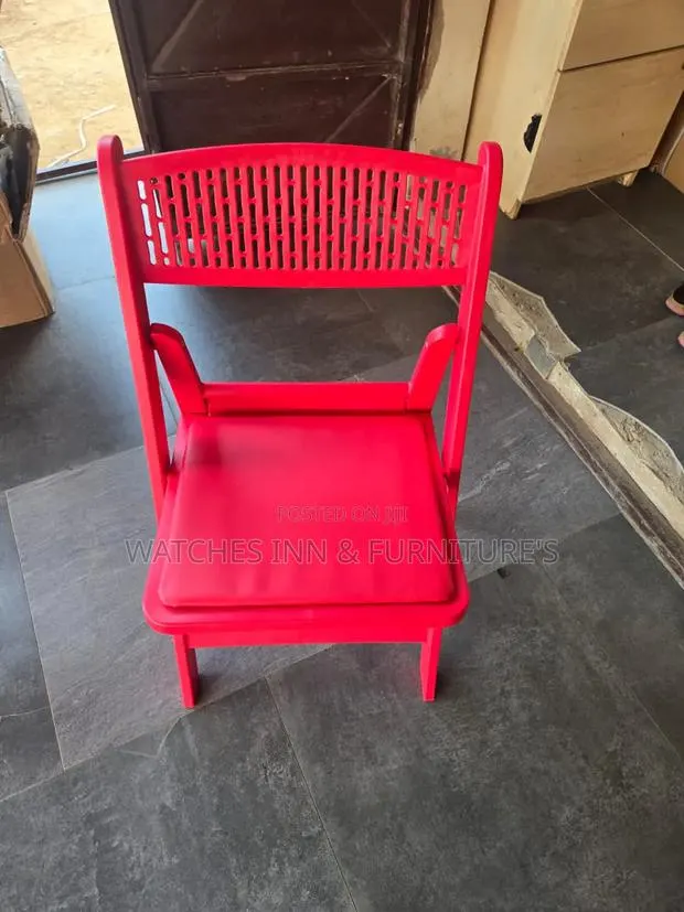 Exclusive Red Mesh Back Gladiator Chair · Photo 1