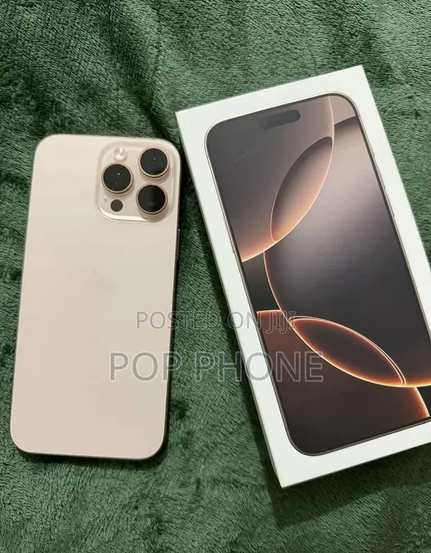 Apple iPhone 16 Pro Max 256 GB Gold · Photo 1