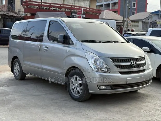 Hyundai Starex 2015 Grey · Photo 1