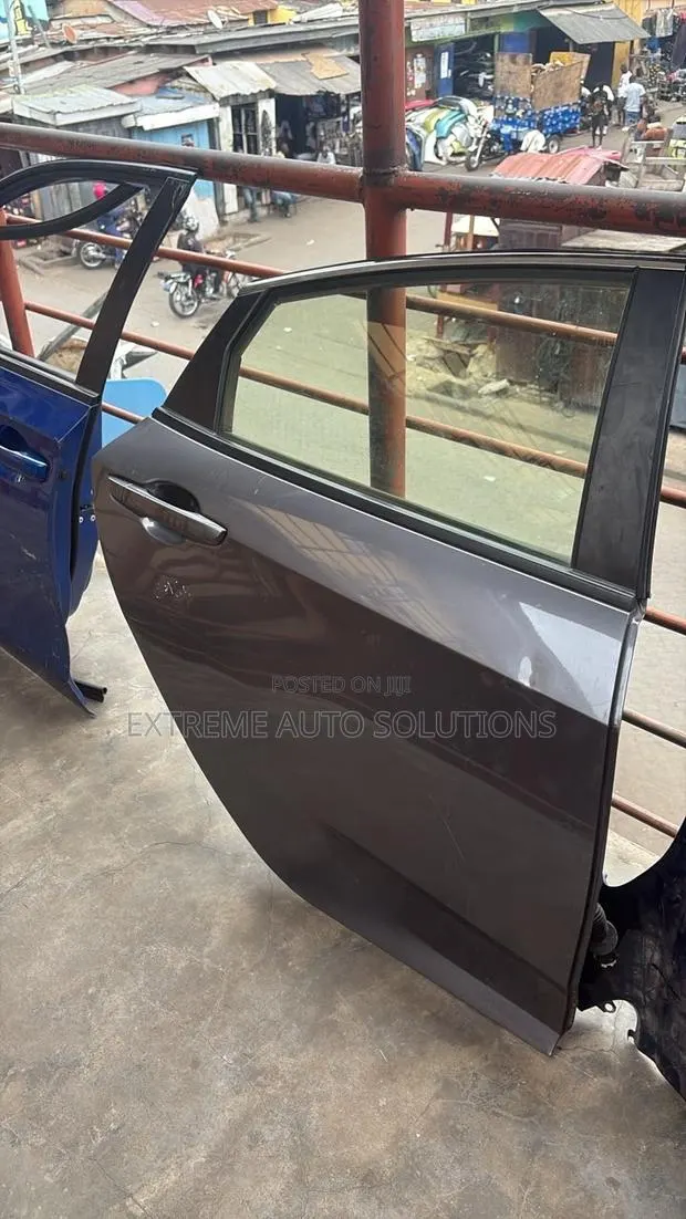 Civic 17 Door Back Right Used · Photo 1