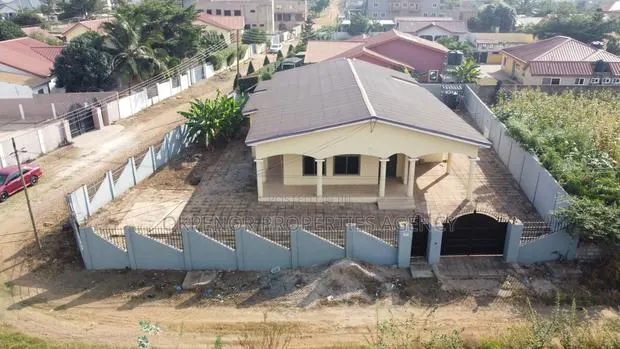 4bdrm House in Tema Community25 for sale · Photo 1