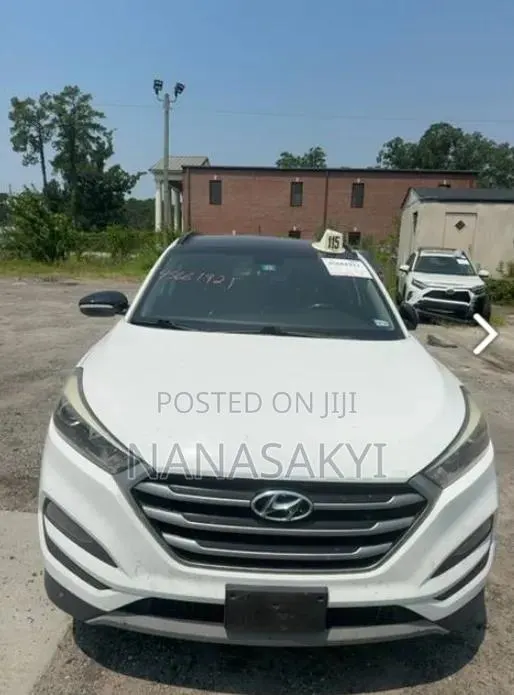 Hyundai Tucson 2017 White · Photo 1