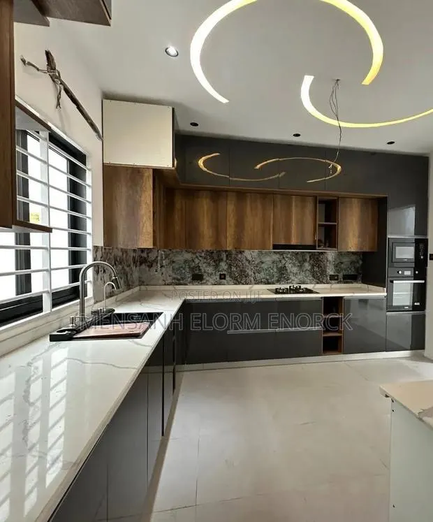 Kitchen Cabinets · Photo 1