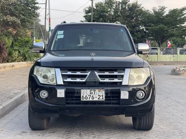 Mitsubishi Pajero 3.8 V6 GLS/GLX 2012 Black · Photo 1