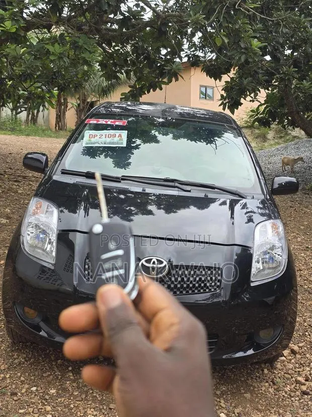 Toyota Yaris 1.5 Liftback S Automatic 2009 Black · Photo 1
