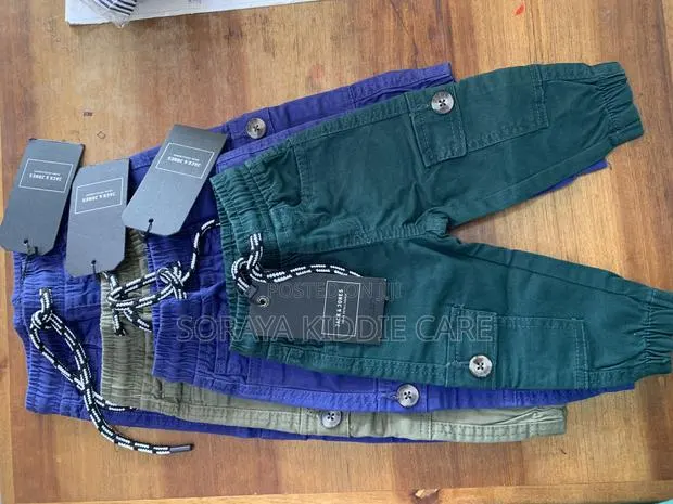 Jack and Jones Khaki Trousers · Photo 1
