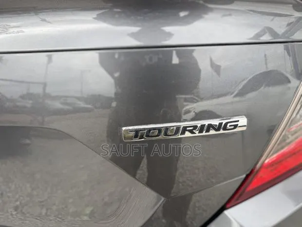 Honda Civic Touring Sedan 2019 Gray · Photo 1