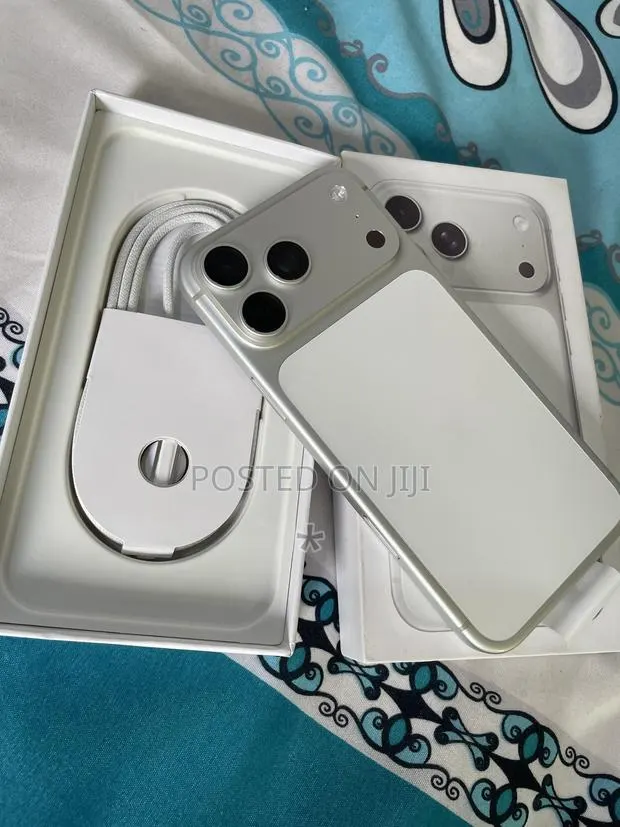 Apple iPhone 17 Pro Max 512 GB Silver · Photo 1