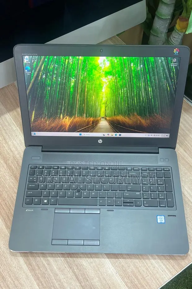 Laptop HP ZBook 15 G3 8GB Intel Xeon SSD 256GB · Photo 1