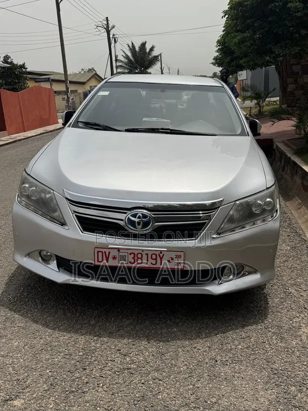 Toyota Camry 2014 Silver · Photo 1