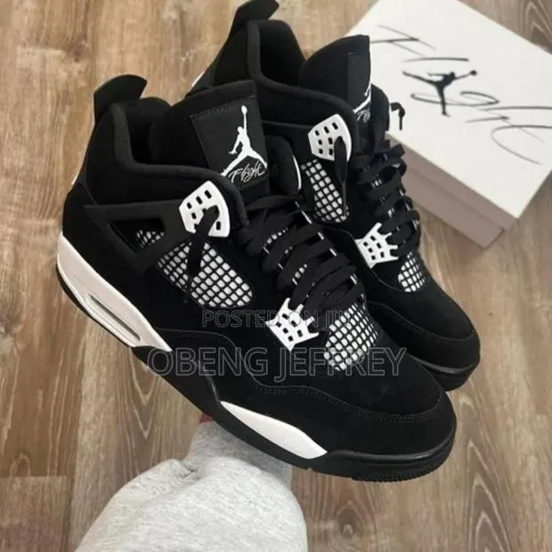 Original Nike Air Jordan 4 White Thunder · Photo 1