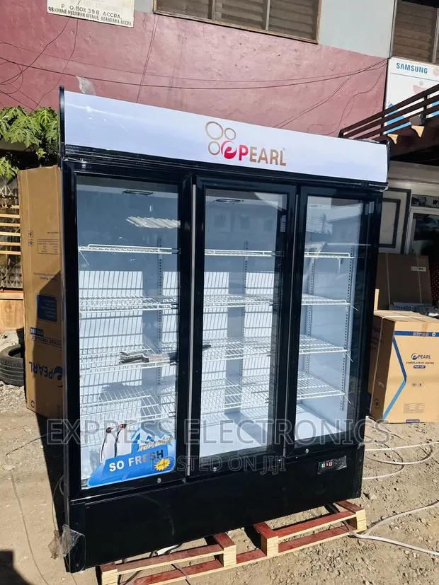 Freestanding Sleek White Pearl PVC-150 Display Fridge · Photo 1