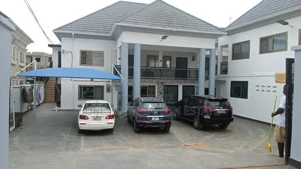 11bdrm House in Dansoman for sale · Photo 1
