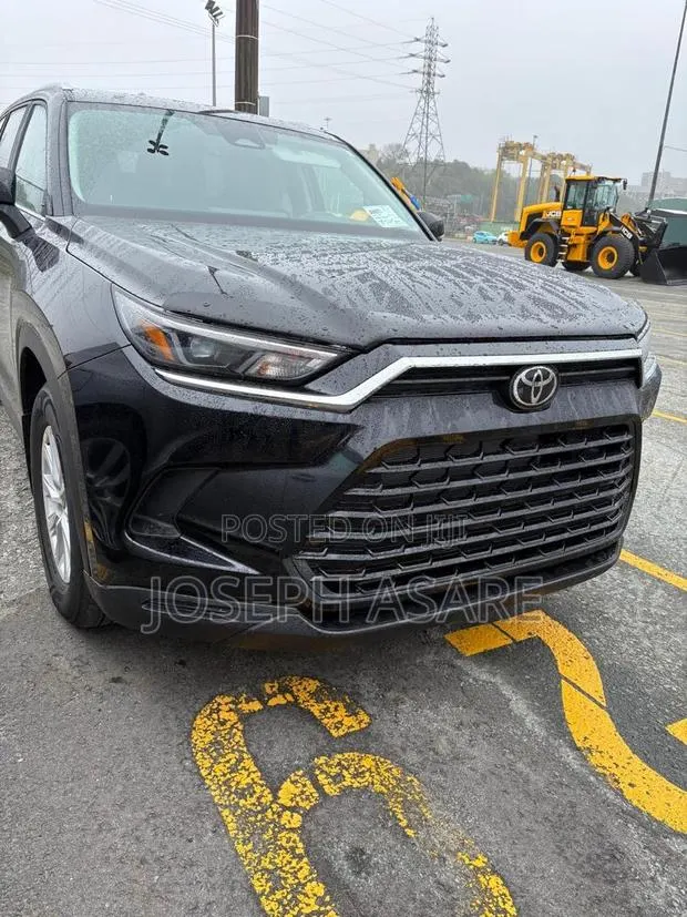 Toyota Highlander XLE AWD 2026 Black · Photo 1