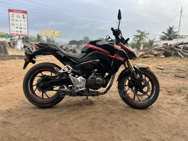 Honda CB 2016 Black · Photo 1