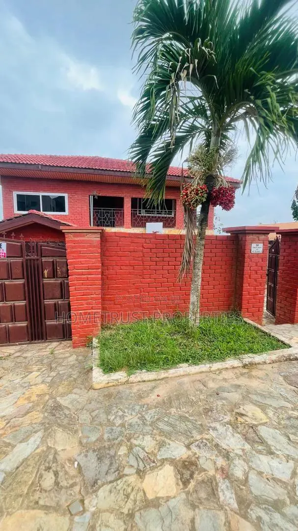 4bdrm Duplex in Ashongman, Police Station for sale · Photo 1