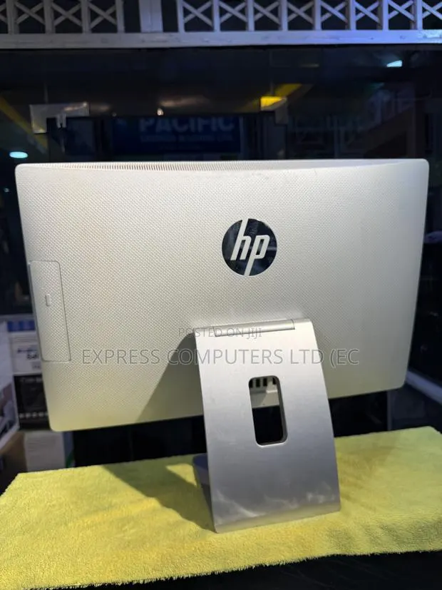 Desktop Computer HP Pavilion 24 8GB Intel Core i5 HDD 1T · Photo 1