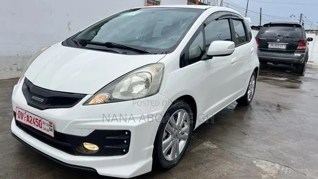 Honda Fit Automatic 2011 White · Photo 1