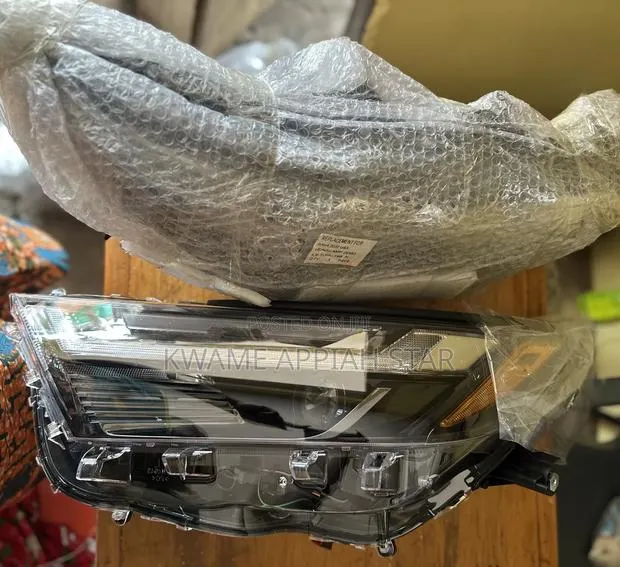 RAV4 “2022,2023,2024” XSE Headlight Pair · Photo 1