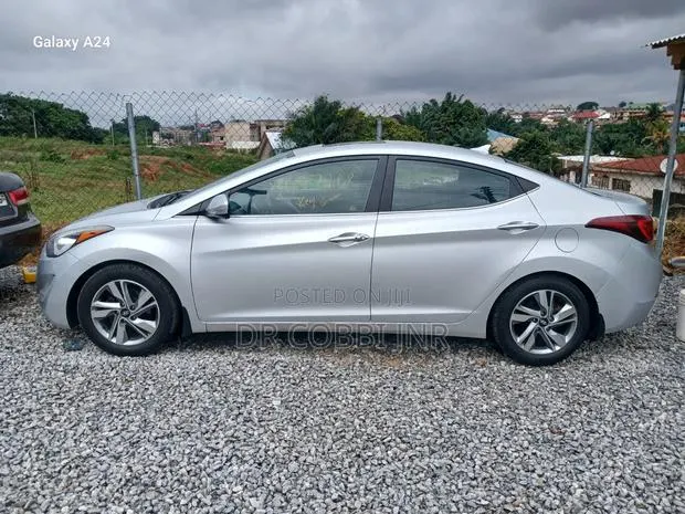 Hyundai Elantra 2015 Silver · Photo 1
