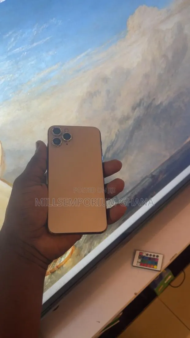 Apple iPhone 11 Pro 256 GB Gold · Photo 1