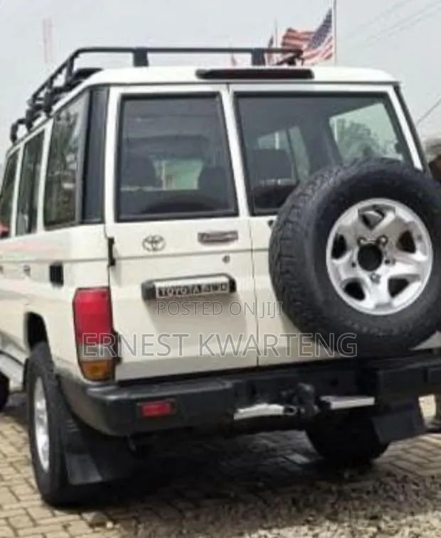 Toyota Land Cruiser 79 Series 2018 White · Photo 1