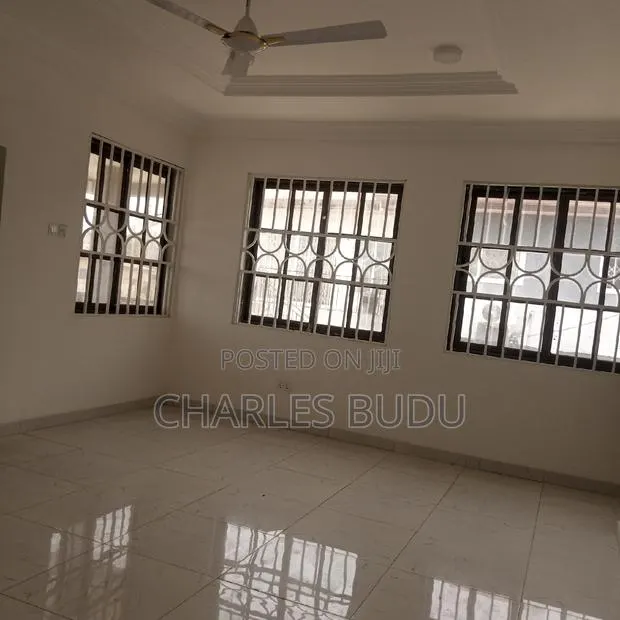 Chamber and Hall · Photo 1