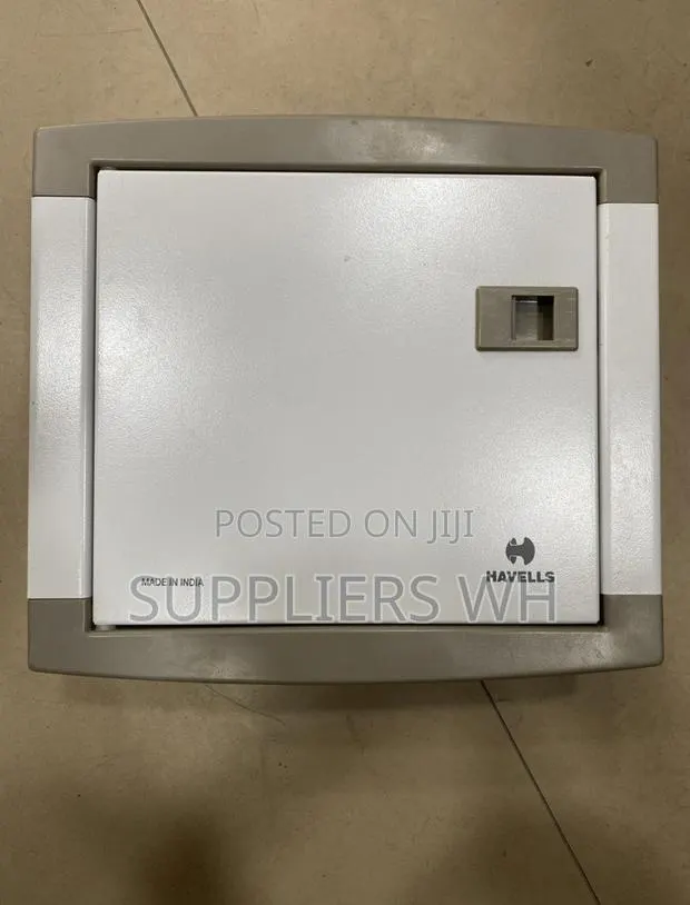 4 Way Distribution Board · Photo 1