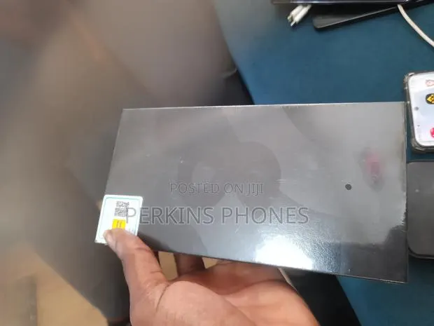 New Samsung Galaxy S22 Ultra 5G 128 GB Black · Photo 1