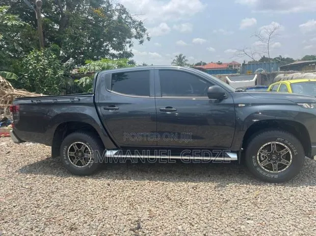 Mitsubishi Pick Up for Rent - Very Durable · Photo 1