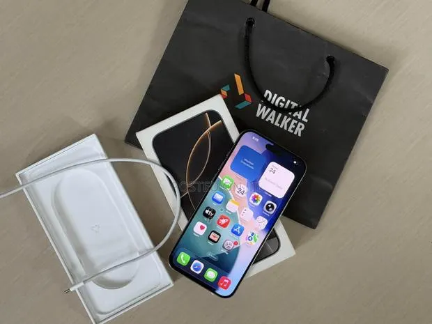 Apple iPhone 16 Pro Max 512 GB Bronze · Photo 1