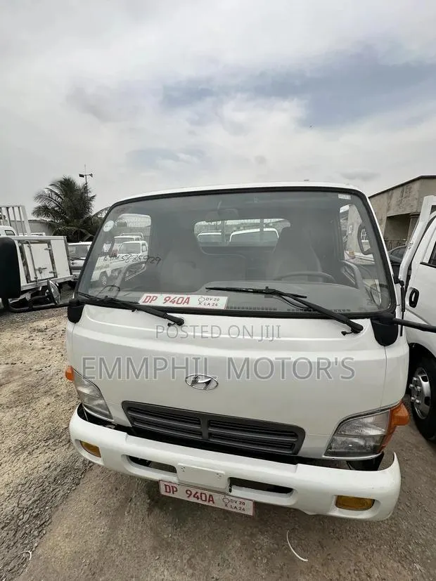 Hyundai Mighty Truck. Straight Engine. New Arrivals.