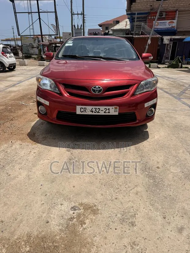 Toyota Corolla LE 4dr Sedan (1.8L 4cyl 4A) 2013 · Photo 1