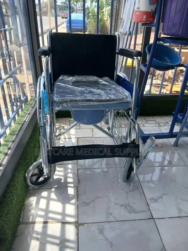 Commode Wheelchair / Short Back · Photo 1