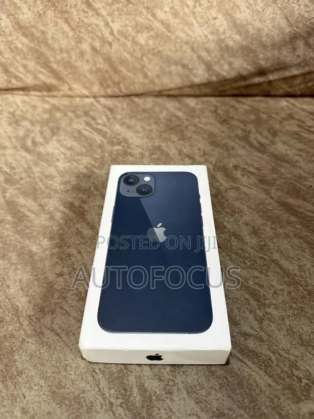 New Apple iPhone 13 128 GB Black · Photo 1