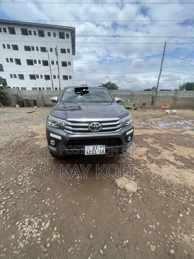 Toyota Hilux Revo Double Cab Deisel 2.4 AWD 2018 Gray · Photo 1