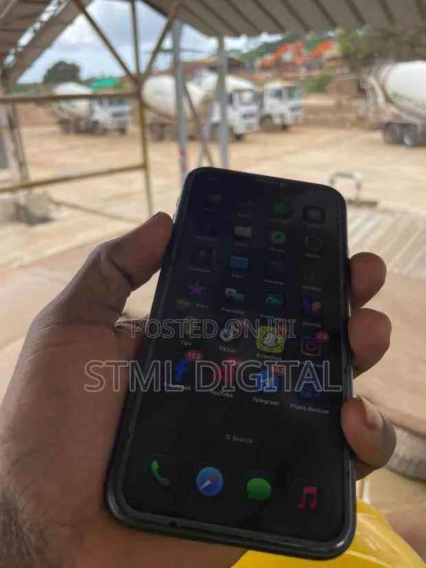 Apple iPhone 11 128 GB Black · Photo 1