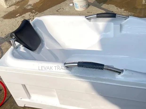 Bathtub- Freestanding Bathtub · Photo 1