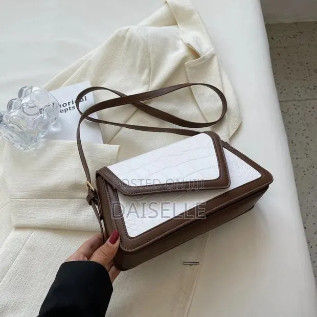 Asymmetric Flap Leather Bag · Photo 1