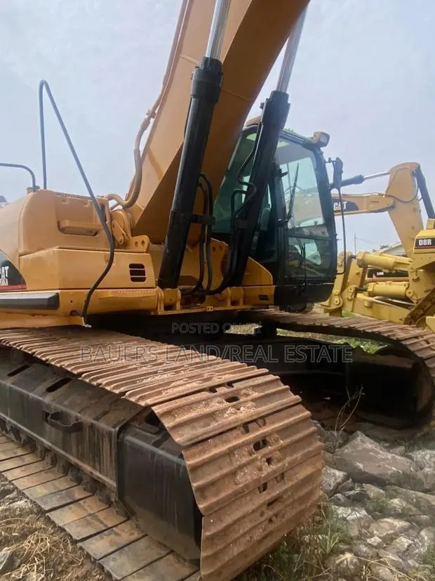 Caterpillar 330c L Crawler Excavator. · Photo 1