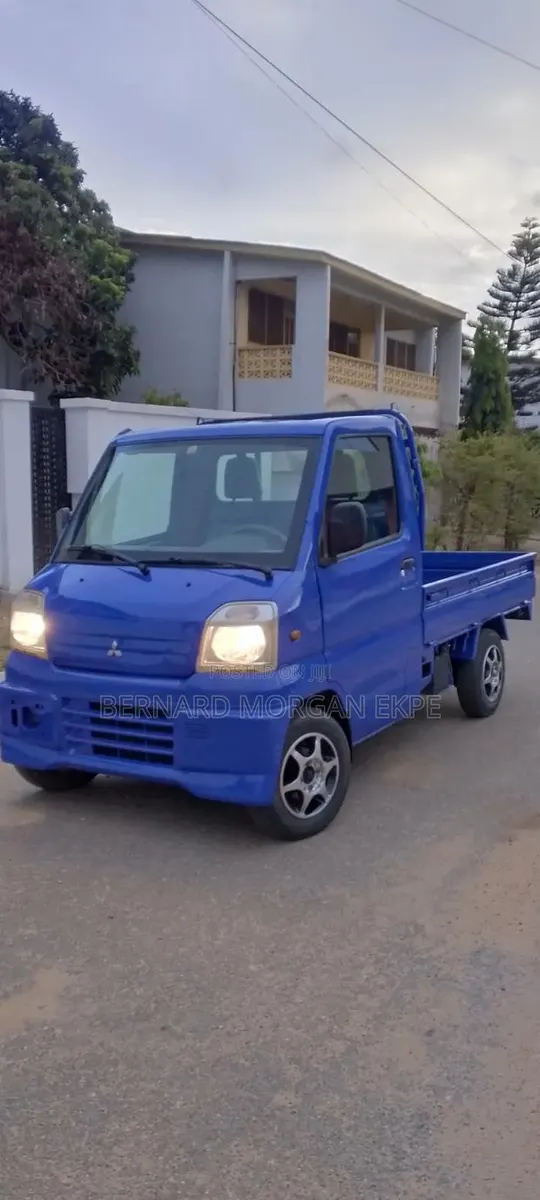Mitsubishi Minicab Truck 2010 Blue · Photo 1